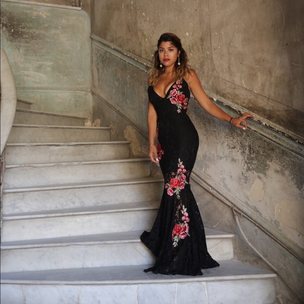 Missguided Peace +Love Embroidered Lace Maxi dress - Picture 4 of 4